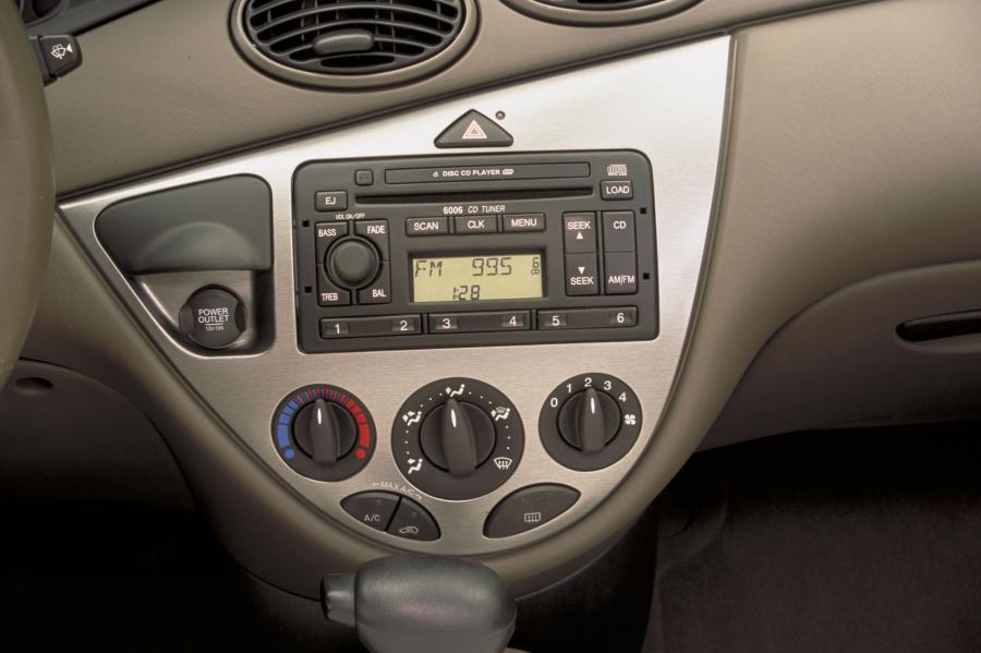  Ford Focus Wagon 1999 года  (фото 38 из 75)